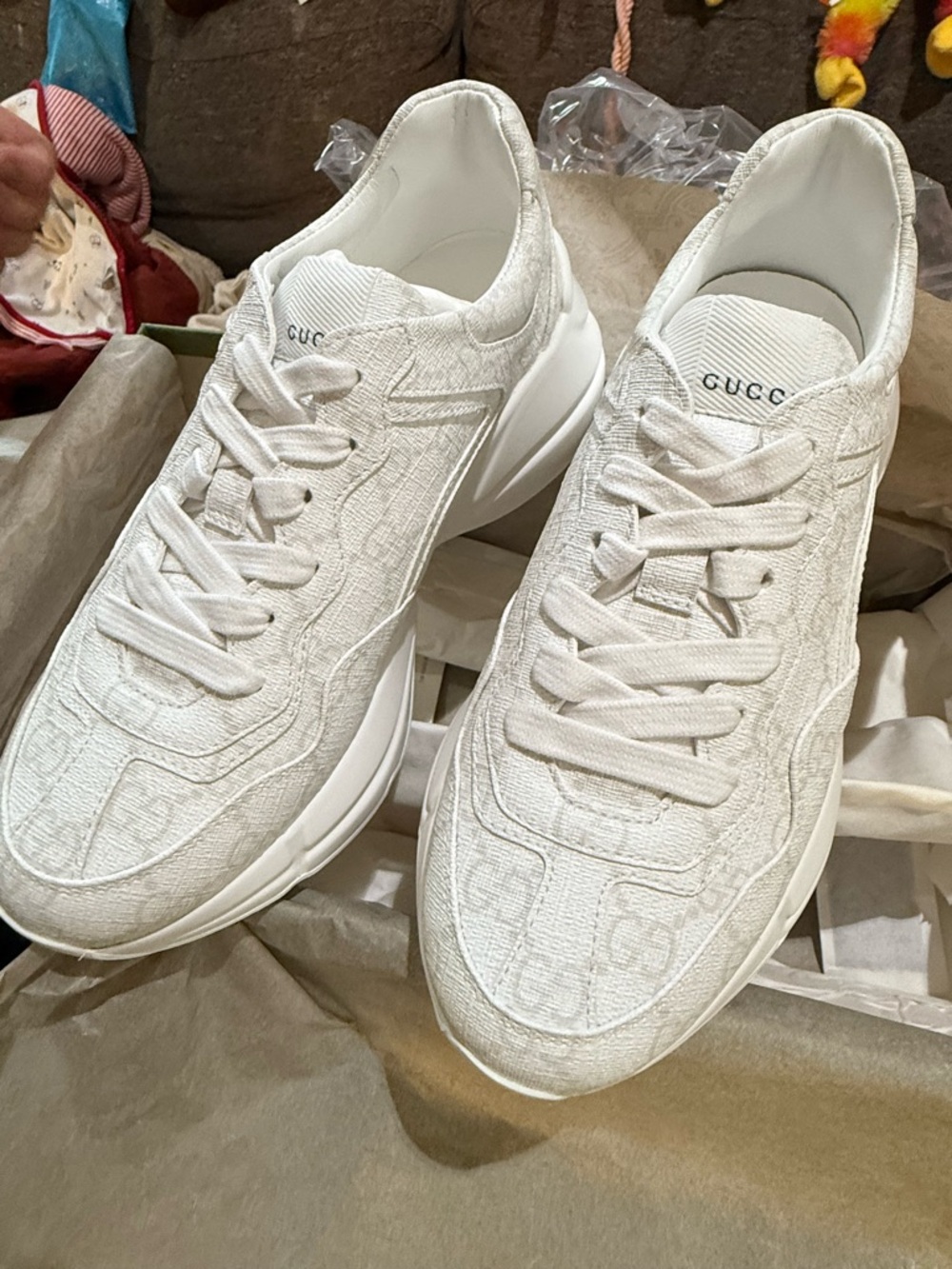 Gucci White women Low-Top Sneakers 35